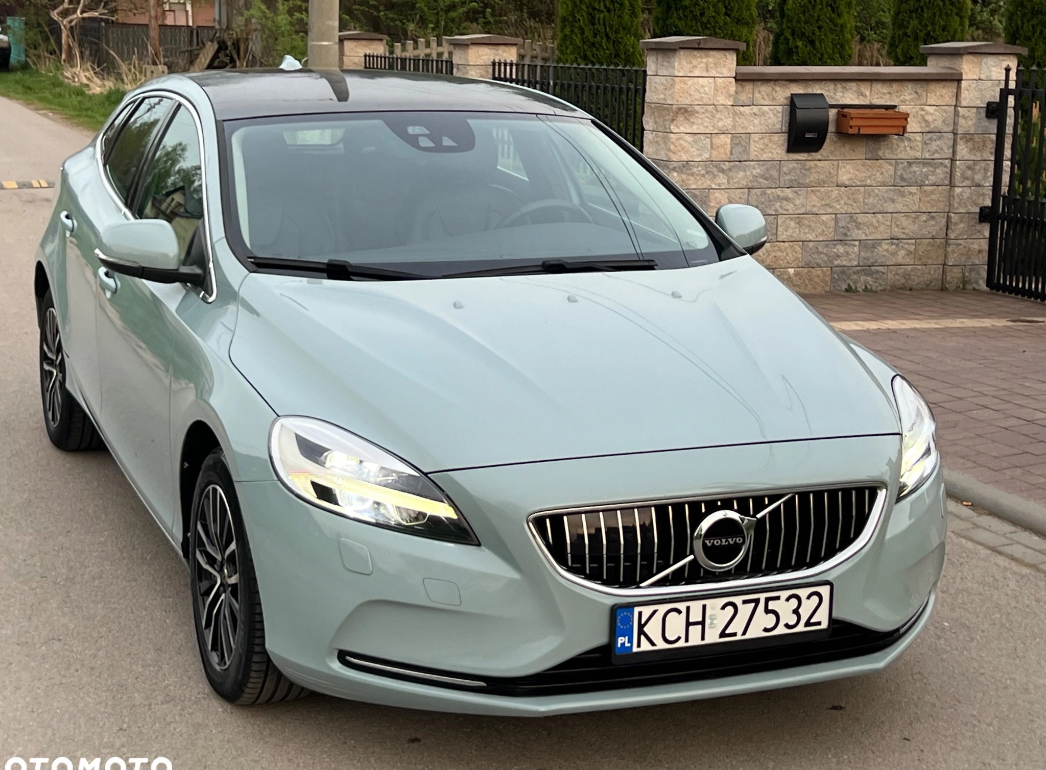 Volvo V40 cena 59900 przebieg: 165500, rok produkcji 2017 z Chrzanów małe 781